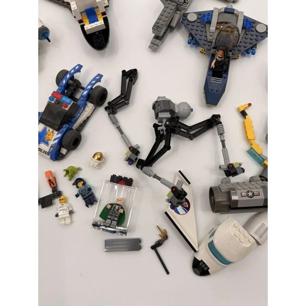 LEGO Miscellaneous Lot Assorted Bricks and Pieces/ Minifig Star Wars Jets Parts - Picture 4 of 13